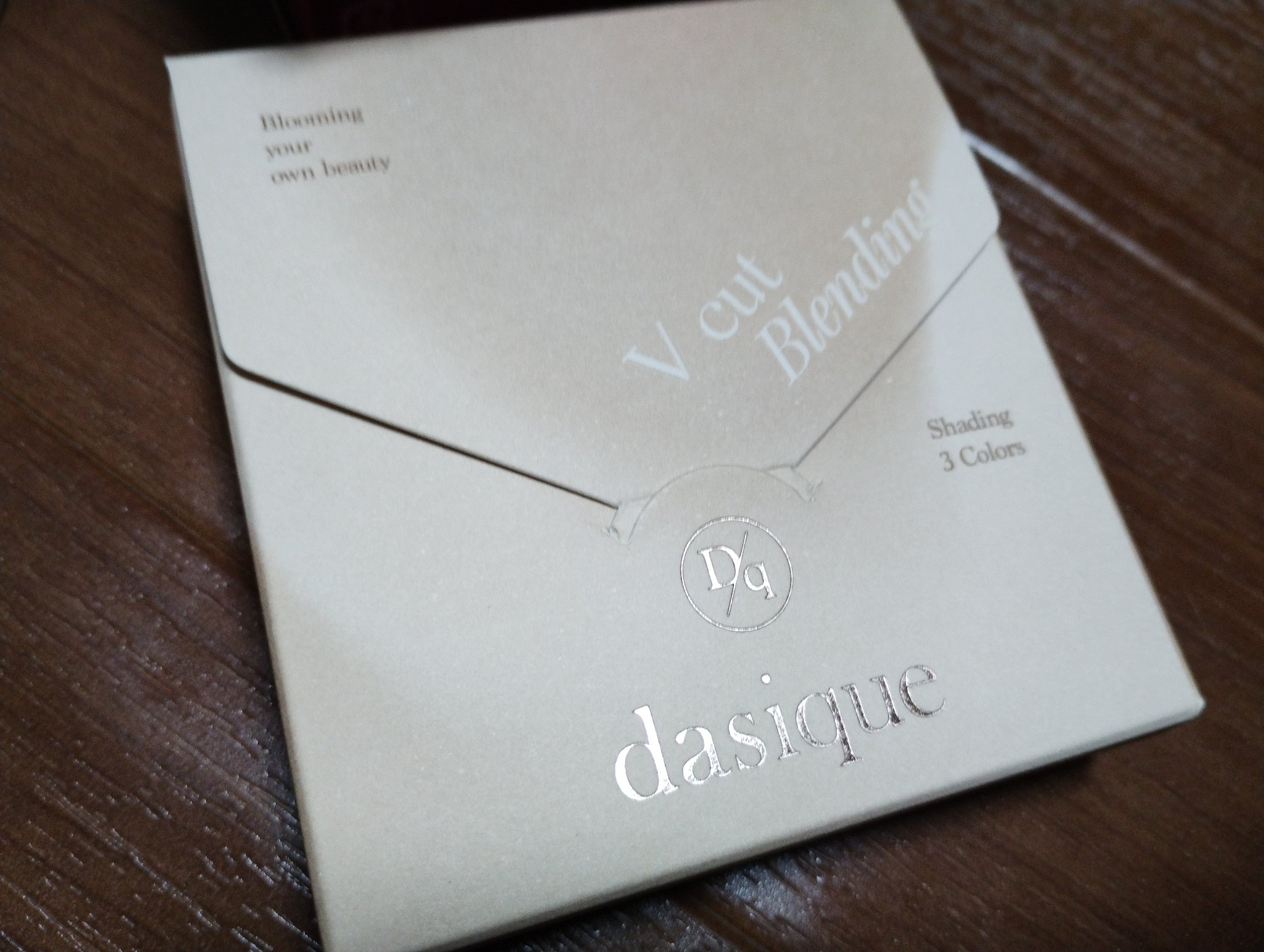 Vカットブレンディングシェーディング 01 ウォームブレンディング/dasique/シェーディングを使ったクチコミ（1枚目）