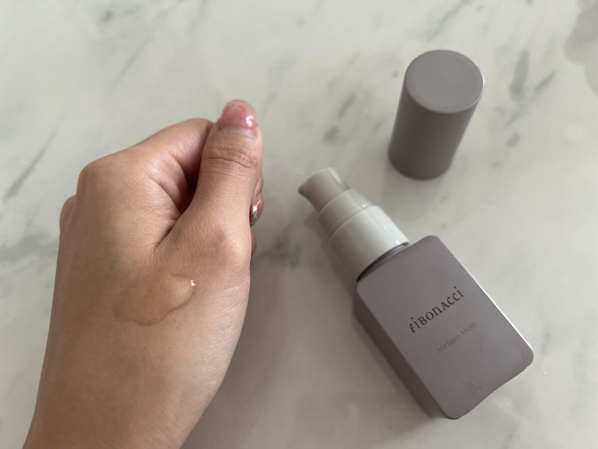 シミ予防のスキンケアアイテムはたくさんありますが、シミができてしまったらレーザー治療する他ありませんでした。
この美容液には独自成分のメラノキラーを高配合されており、できてしまったシミにも◎

まだ使い始めて1週間くらいですが、すでにハリ感