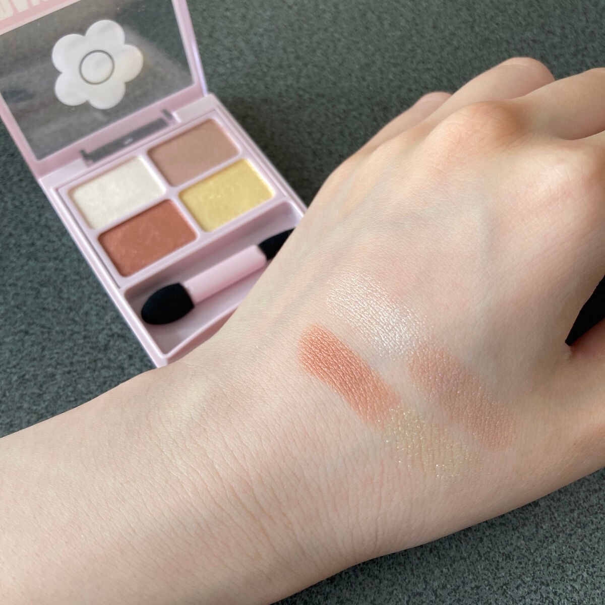 デイジードール アイカラー パレット/DAISY DOLL by MARY QUANT/アイシャドウパレットを使ったクチコミ(4枚目)