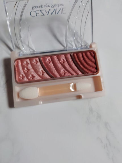 トーンアップアイシャドウ/CEZANNE/アイシャドウパレットを使ったクチコミ(2枚目)