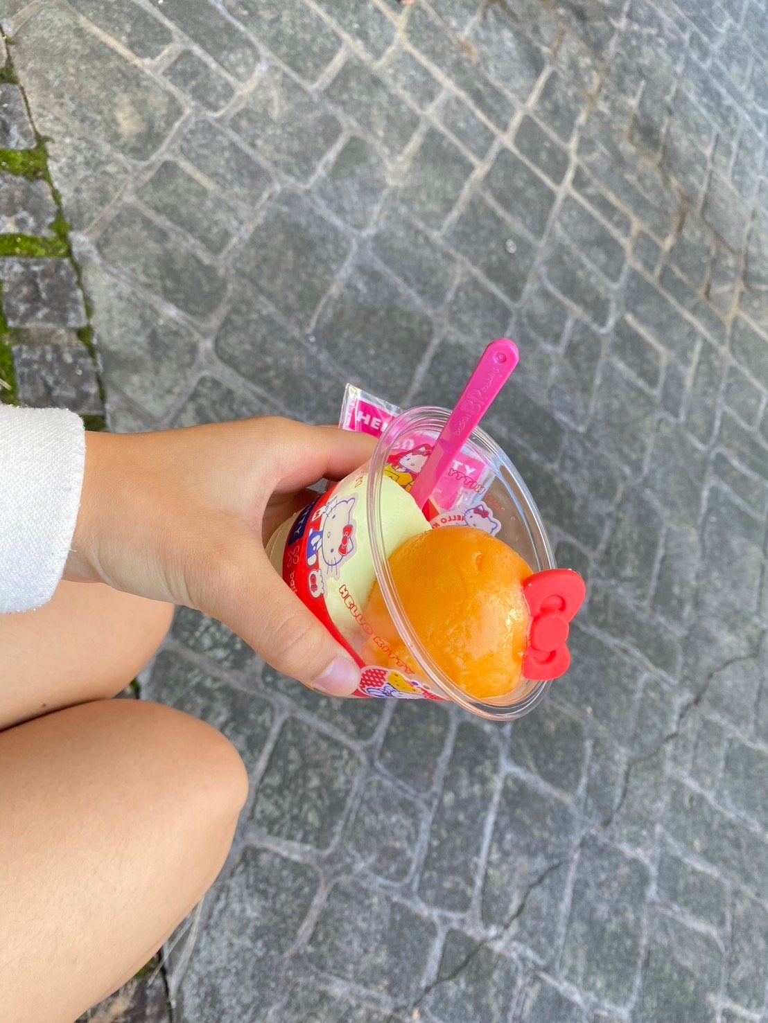 朋 on LIPS 「今日は母と遊んだんだ〜どこで遊んだか分かる?..」(1枚目)