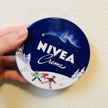 NIVEAの青缶です。

私は顔から足先まで全身に使ってます！私の場合は顔にもあったので夜に塗ってます。ニベアパックでが面白くなったし、肌の保湿にすごくいいです！

ただ、朝塗るとオイルなので日焼けしや