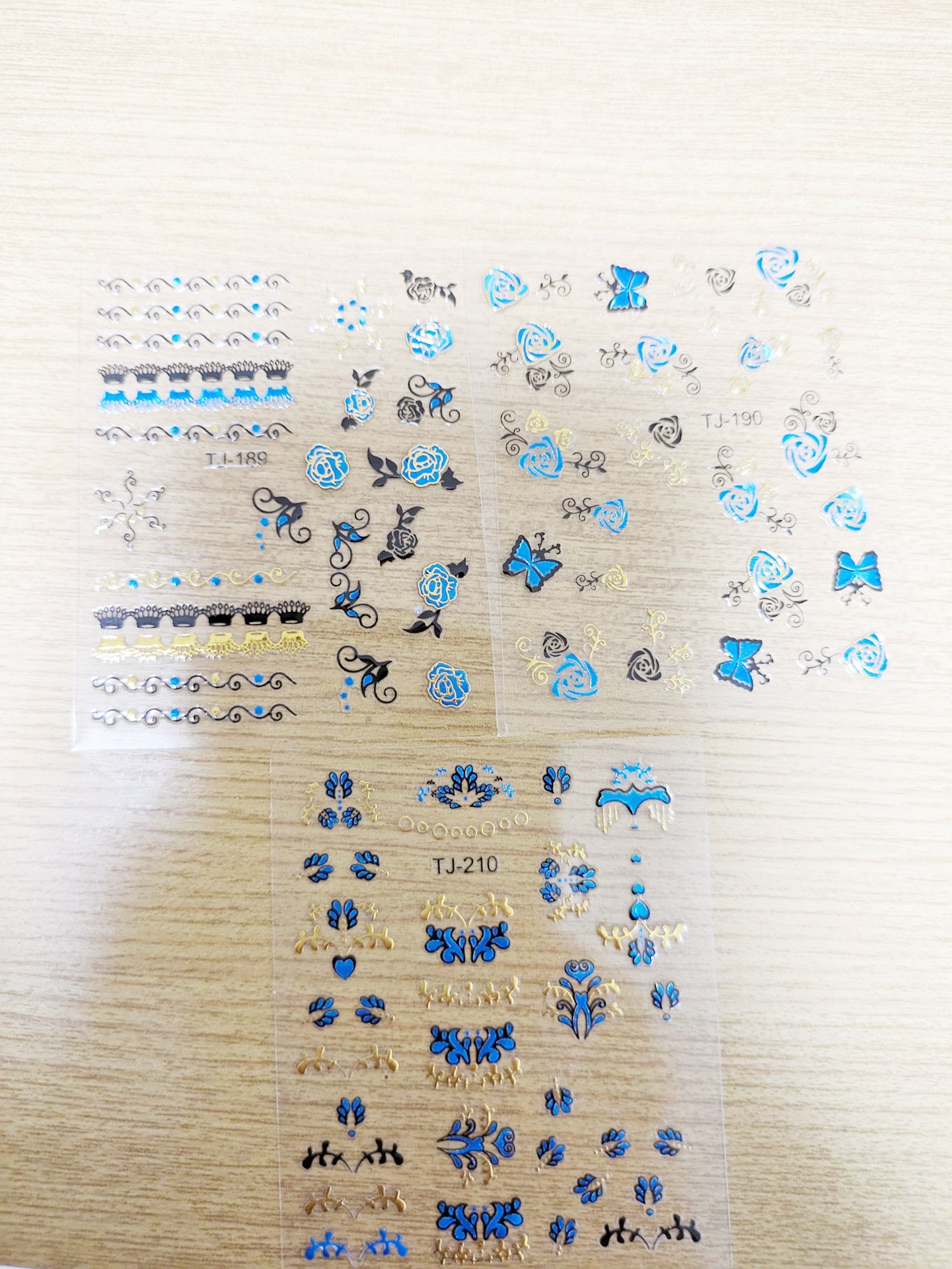 ムードペブルネイル 05 DEEP AQUA（ディープアクア）/rom&nd/マニキュアを使ったクチコミ（3枚目）