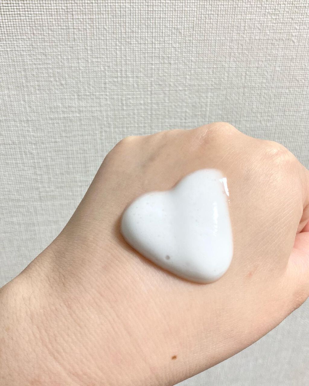 ベースケア セラム<土台美容液>ハローキティコラボ限定デザイン 泡りんご/SOFINA iP/美容液を使ったクチコミ（3枚目）