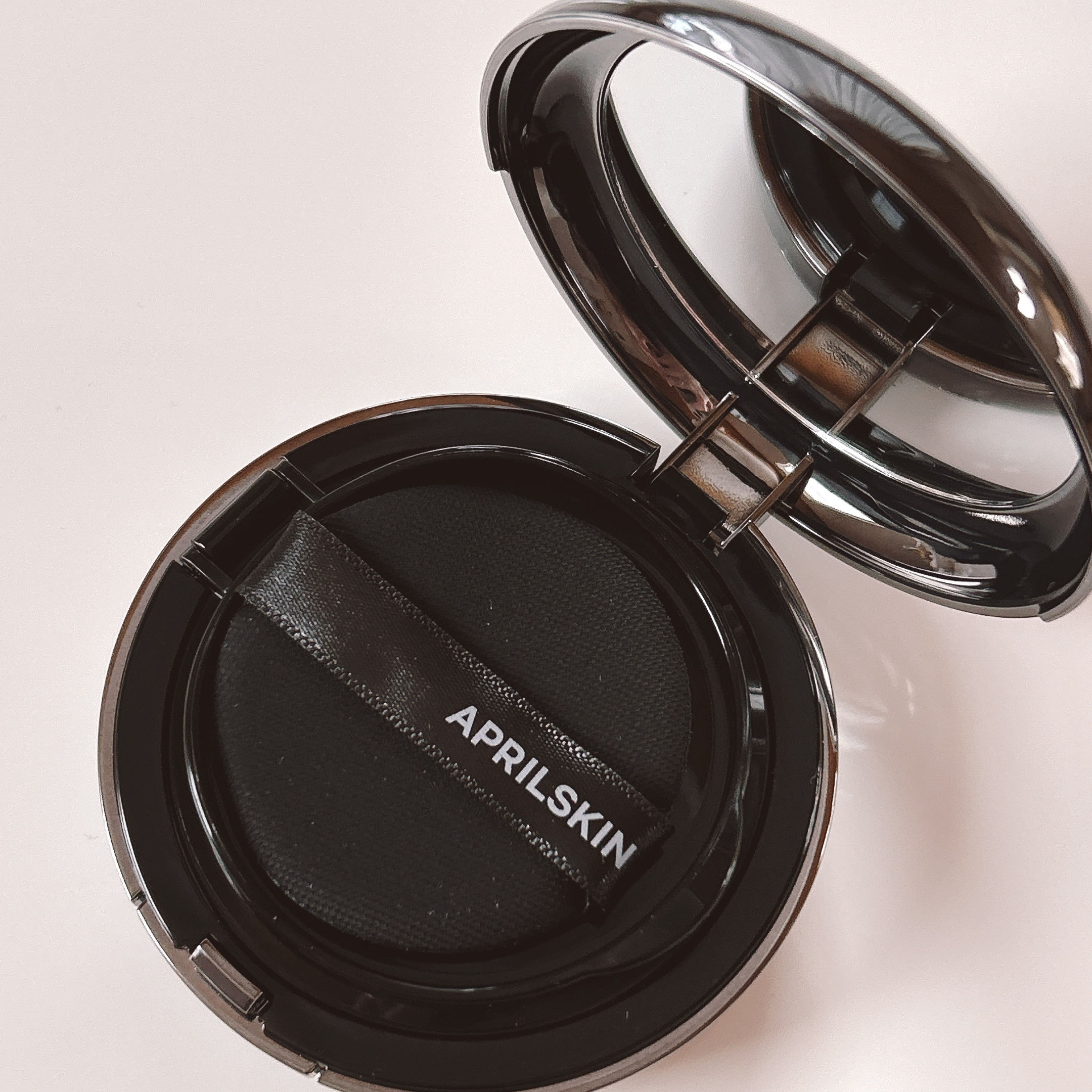 ハイパーカバーフィットクッション  グラファイト/APRILSKIN/クッションファンデーションを使ったクチコミ（2枚目）