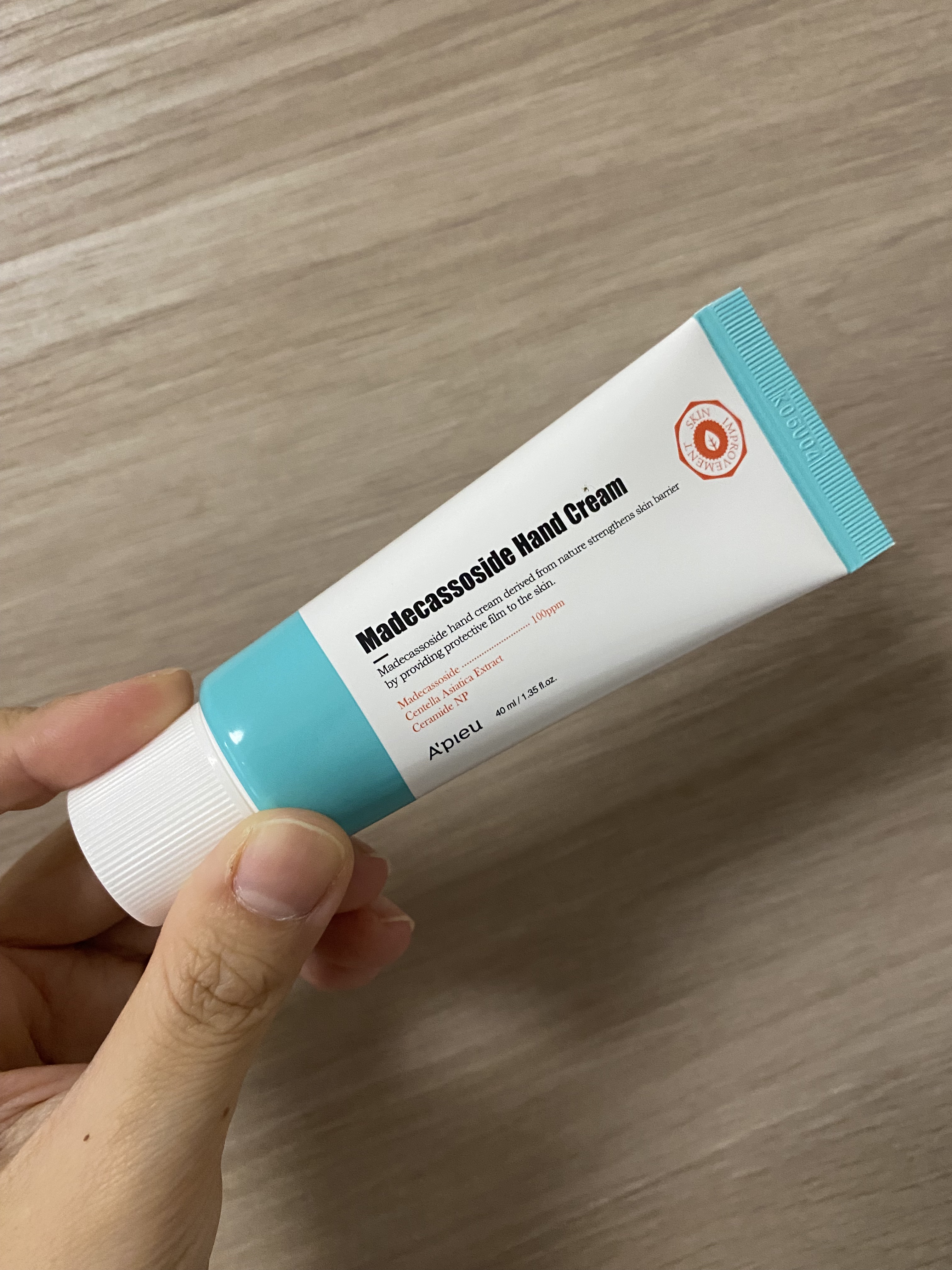 なこのクチコミ「♡A’pieu マデカソハンドクリーム♡

少し固めでしっかり保湿してくれます。
香りはシカの.....」（1枚目）