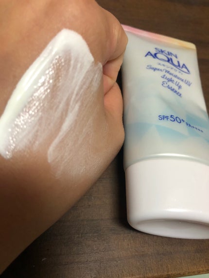 スーパーモイスチャーUVライトアップエッセンス/スキンアクア/日焼け止めローションを使ったクチコミ(4枚目)
