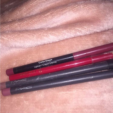 数少ないリップライナー達！
Revlon colorstay リップライナー102
Cezanne 03 ローズレッド系
Mac lip pencil whirl
同じく Soar