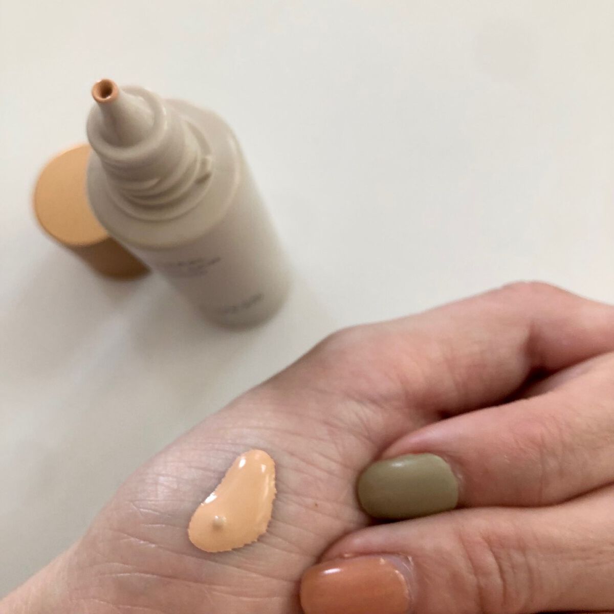 ミネラルフレッシュスキンリキッド/エトヴォス/リキッドファンデーションを使ったクチコミ（2枚目）