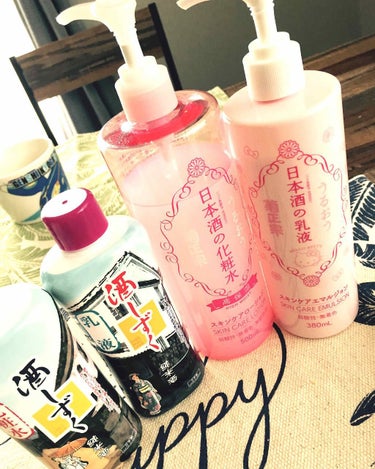 DAISO 酒しずく 化粧水のクチコミ「日本酒がスゴい!!!!!!🍶

私のこの冬のスキンケアです！
私は乾燥肌で、これまでは化粧水、.....」（1枚目）