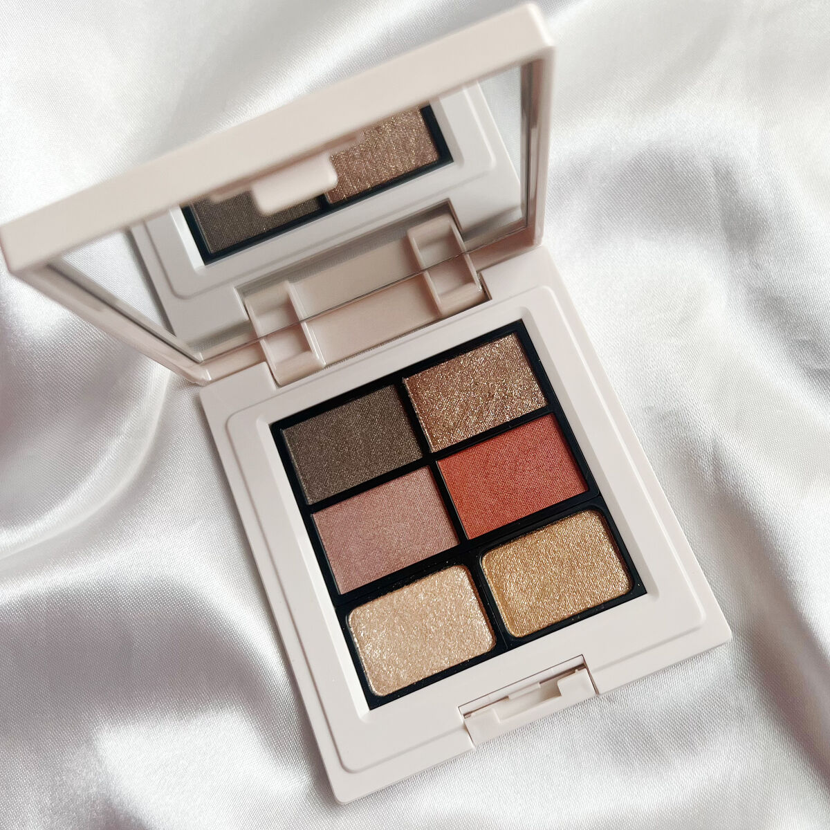 ミネラルクラッシィシャドー2022CF ビタークチュール/エトヴォス/アイシャドウパレットを使ったクチコミ（3枚目）