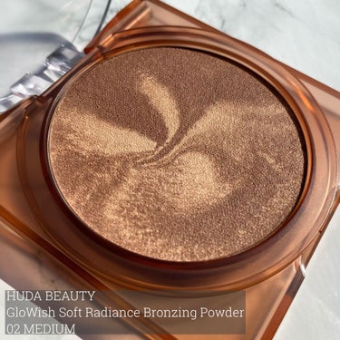 GloWish Soft Radiance Bronzing Powder/Huda Beauty/プレストパウダーを使ったクチコミ（2枚目）