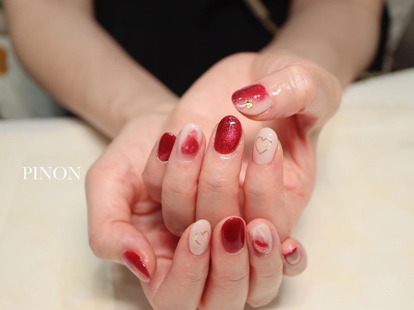 shino on LIPS 「simplecourse☺︎赤マグネットで推し活ネイル💅!ライ..」(2枚目)