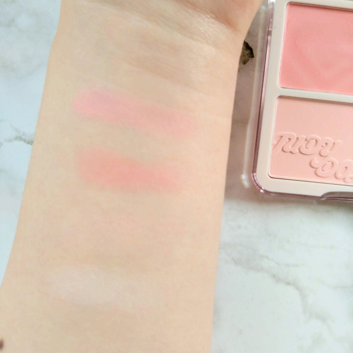 アンドバイロムアンド グラッシーボムティント/&nd by rom&nd/リップティントを使ったクチコミ(2枚目)