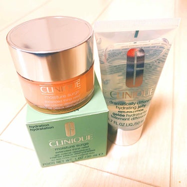 
アウトレットで爆安で買ったCLINIQUE😘

試してみたかったから、待っててよかったけど
モイスチャーサージEXって廃盤なんだ笑

最近暑すぎて乳液塗るのに抵抗あるし
朝は時間が無くて化粧水でしっか