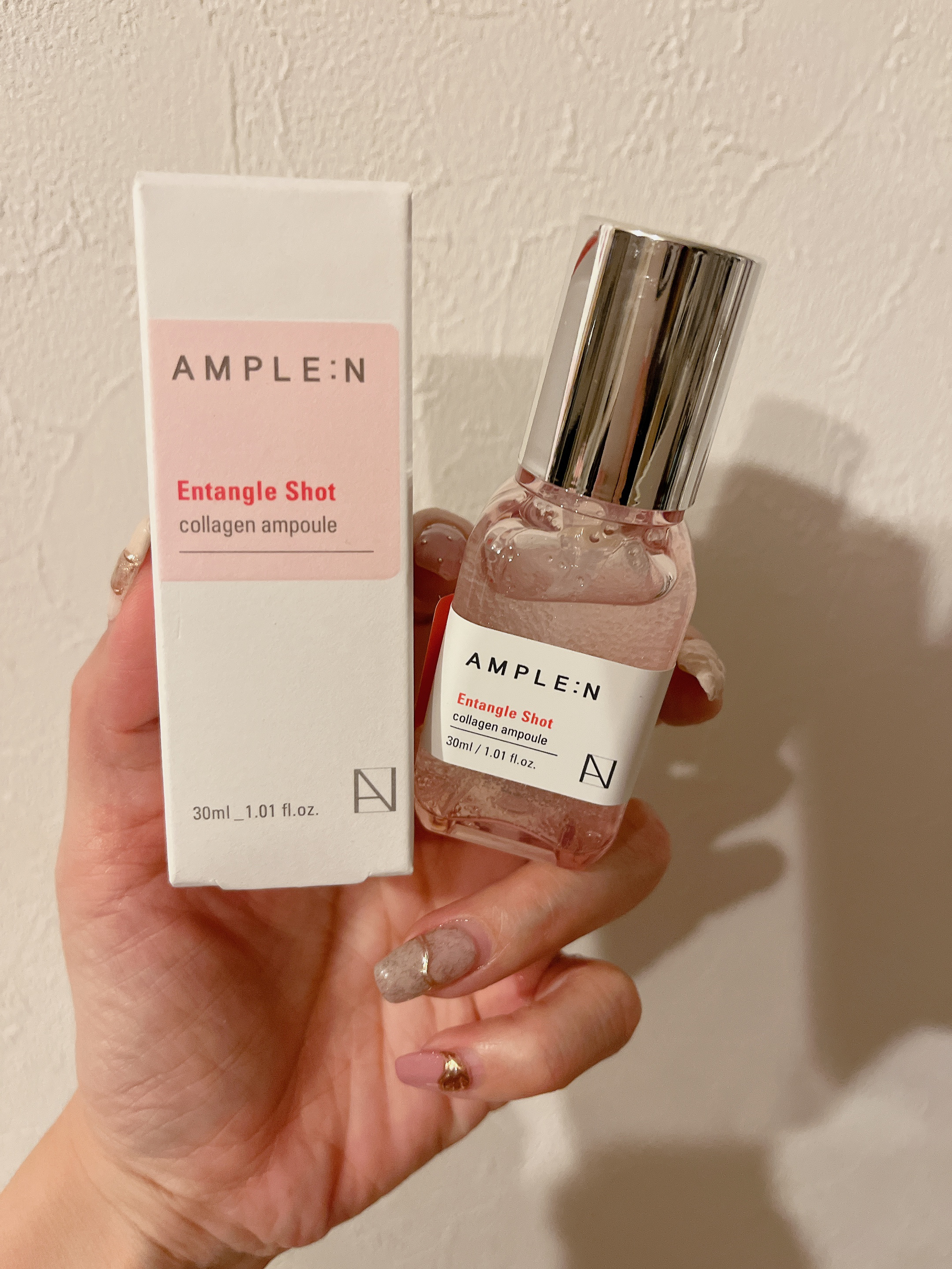 ◾️アンプルエヌ
コラーゲンアンプル💖
程よいとろみのアンプルで、しっとり保湿。
ぷるんぷるんには程遠い肌だけど、塗った後がもっちり感じます🥰
アンプルのピンク色がなんとも可愛い🎀💕

#AMPLE:N
#インテングルコラーゲンショ