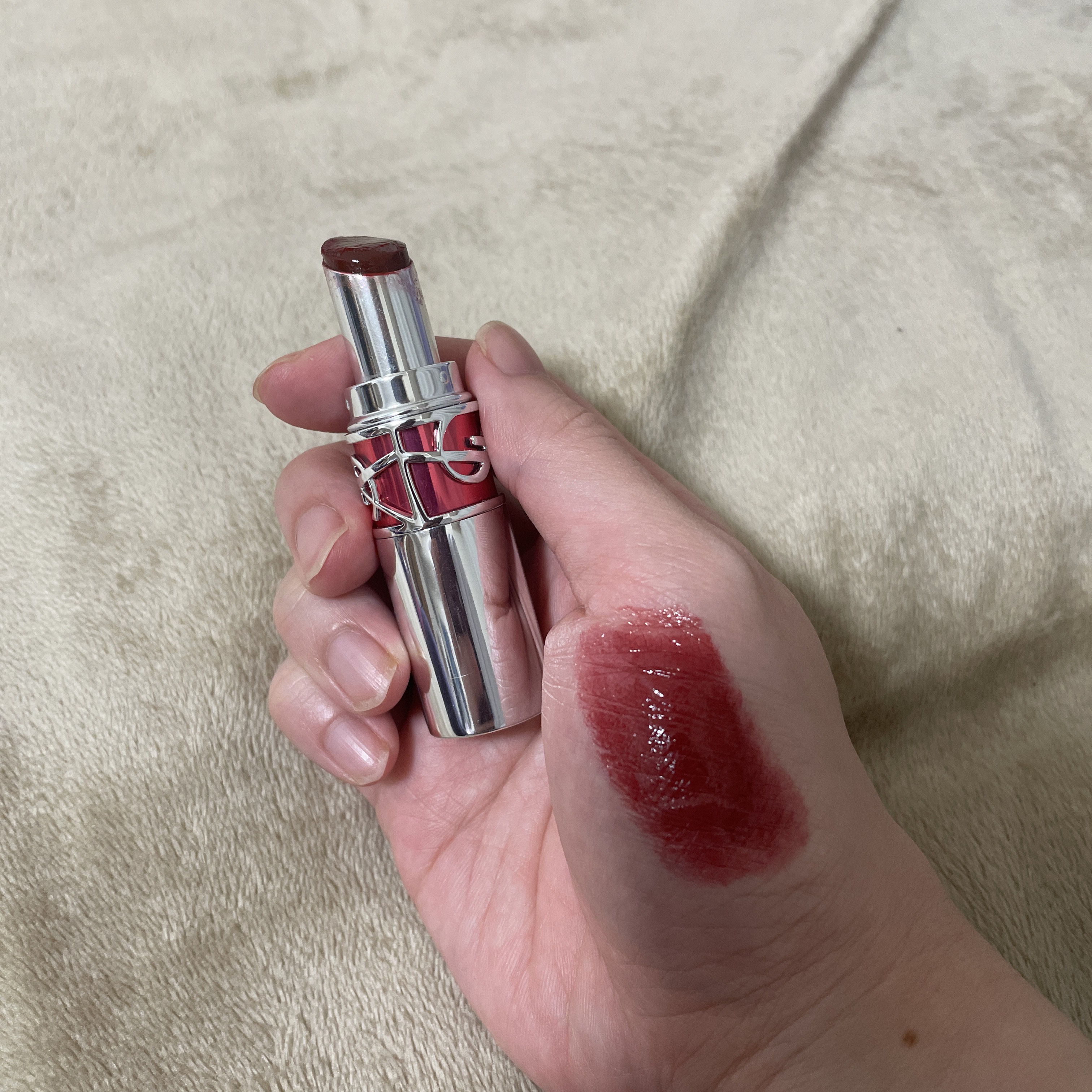 YSL ラブシャイン キャンディグレーズ No.6 バーガンディ テンプテーション/YVES SAINT LAURENT BEAUTE/口紅を使ったクチコミ（2枚目）