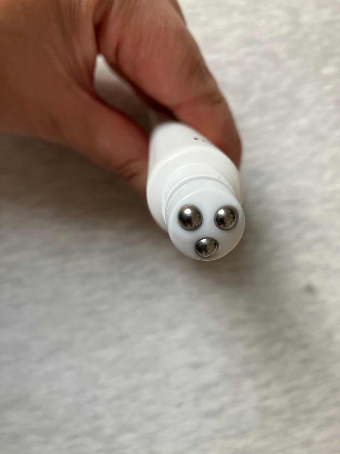 シトラスゆずバイタライジングローリングアイセラム/Farmstay/アイケア・アイクリームを使ったクチコミ(2枚目)