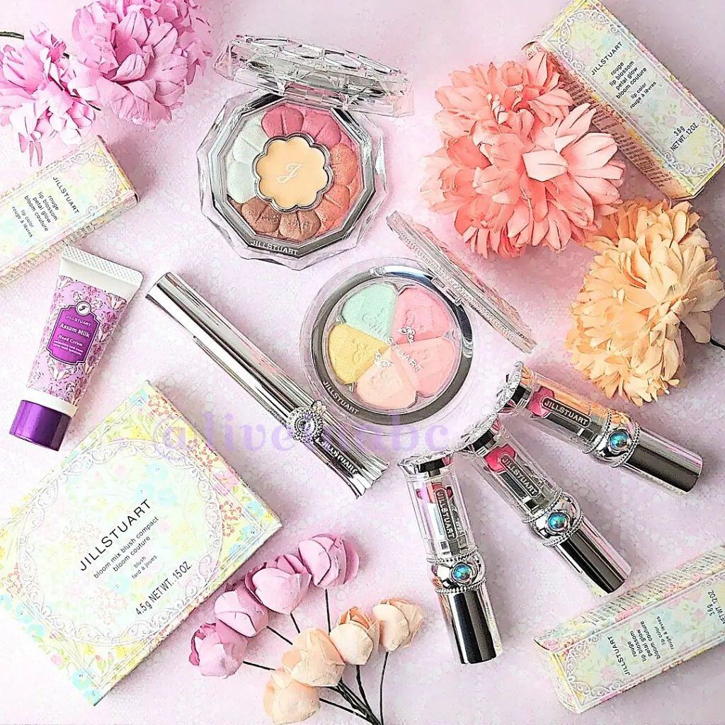 ジルスチュアート ブルーム ミックスブラッシュ コンパクト 19 flower carpet (限定色)/JILL STUART/パウダーチークを使ったクチコミ（1枚目）