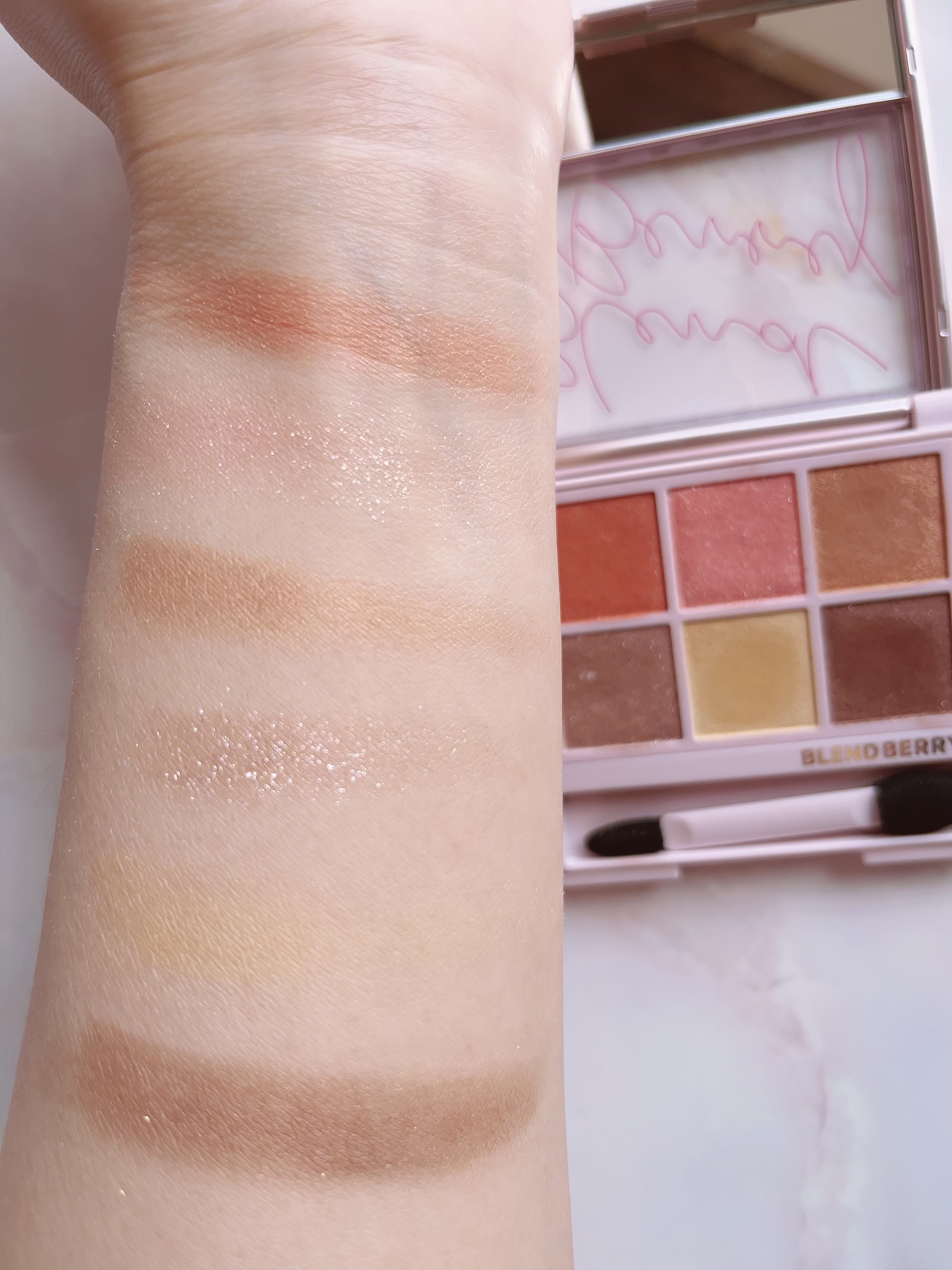 オーラクリエイション 001 ほおずき＆シャイニーベージュ/BLEND BERRY/アイシャドウパレットを使ったクチコミ（3枚目）