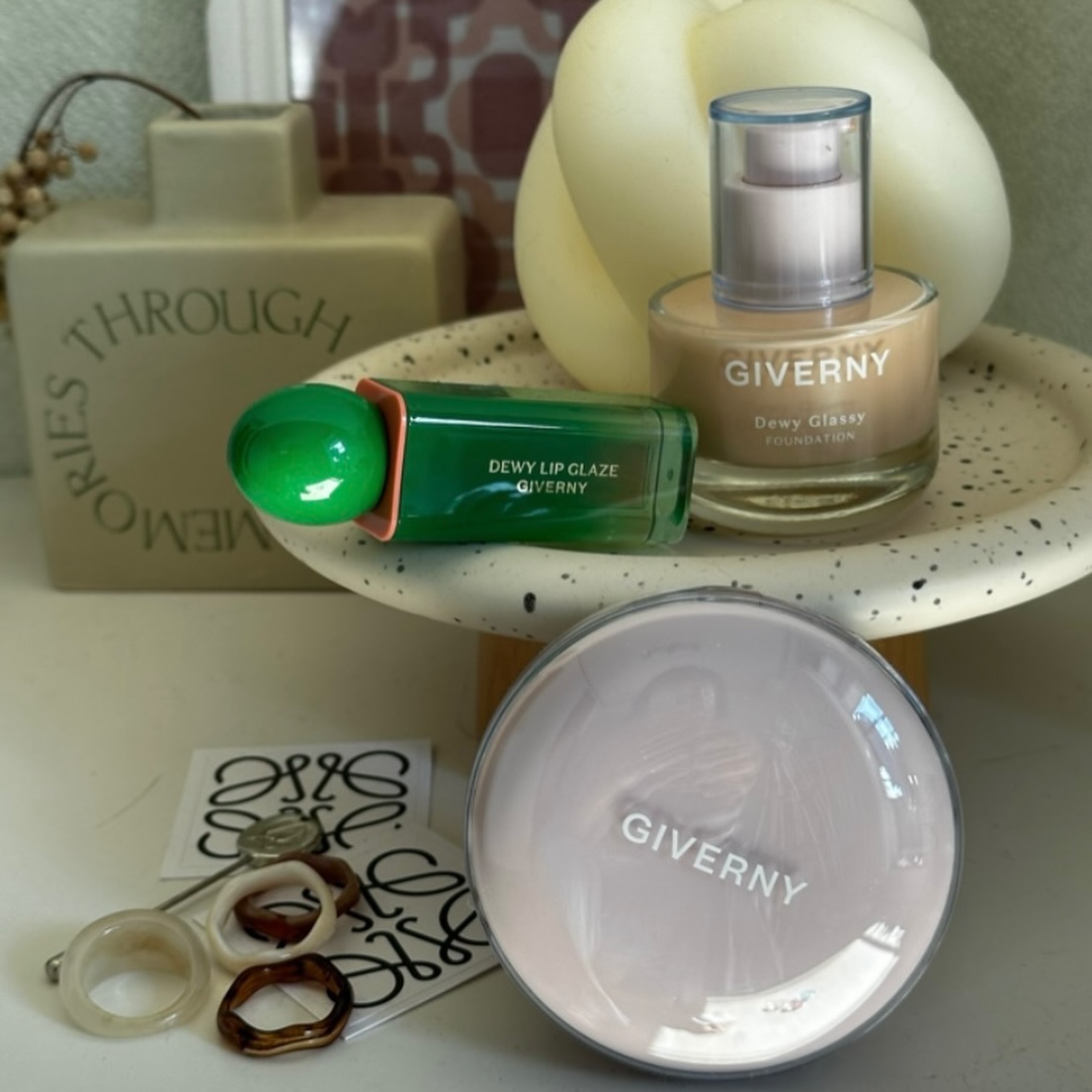 GIVERNY デューイ リップ グレイズ ティント 00号 デュープランパーのクチコミ「やっと紹介できるぅぅぅ！！！！最近の私のメイクレシピ✨🫶
最近の超お気に入りコスメ！！

@g.....」（3枚目）