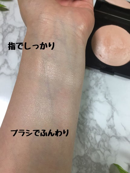 マットラディアンス ベイクドパウダー ハイライト01/ローラ メルシエ/パウダーハイライトを使ったクチコミ(3枚目)