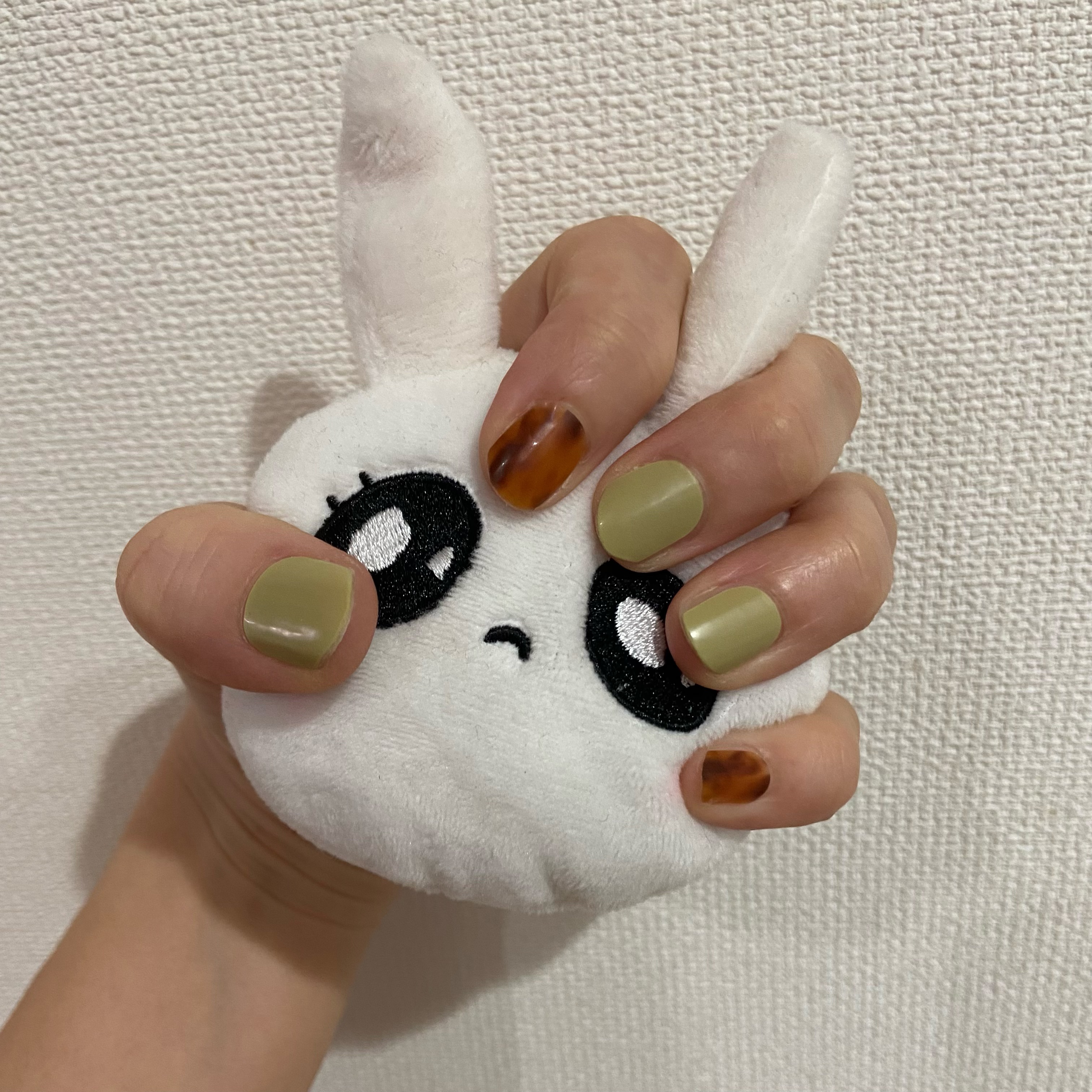 DASHINGDIVA MAGICPRESS ダッシングディバグロスジェルネイルストリップのクチコミ「ダッシングディバのグロスシリーズでネイルしました✨
グロスシリーズはシールなので貼るだけ簡単可.....」（1枚目）