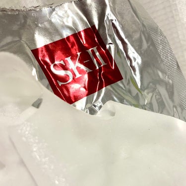 SK-II フェイシャル トリートメント マスク

納豆納豆と聞いてましたが、たしかにスキンケアぽい匂いの遠くに納豆がいる！！(笑)


シートは頑丈かつ厚めで、プチプラに多い薄くて伸びるタイプを想像し