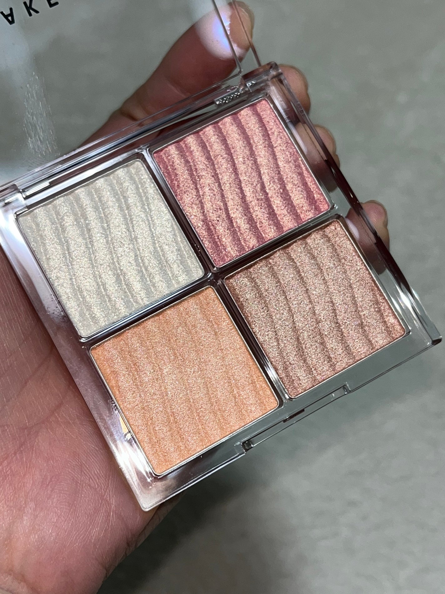 グロウコントゥアリングハイライターパレット/wakemake/パウダーハイライトを使ったクチコミ(1枚目)