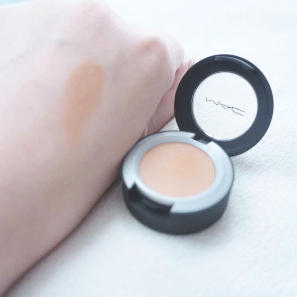 パウダー キス アイシャドウ ワット クラウト！/M・A・C/単色アイシャドウを使ったクチコミ（2枚目）