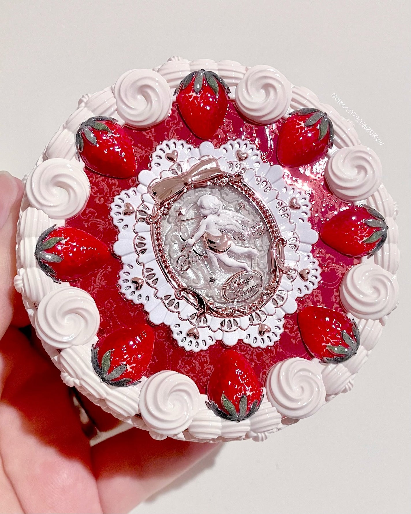 ストロベリーキューピッドコレクション プレストパウダー/FlowerKnows/プレストパウダーを使ったクチコミ(2枚目)