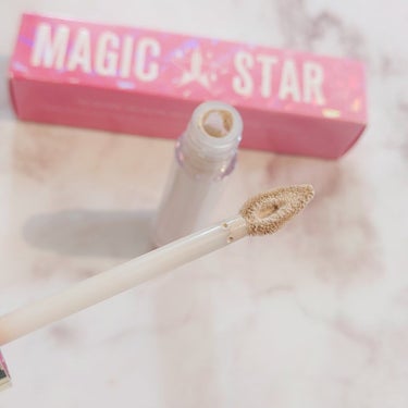 Jeffree Star Cosmetics Magic Star Concealerのクチコミ「コスメなの？おもちゃなの？
って分からなくなるくらいポップな
見た目のコンシーラーです。

キ.....」（3枚目）