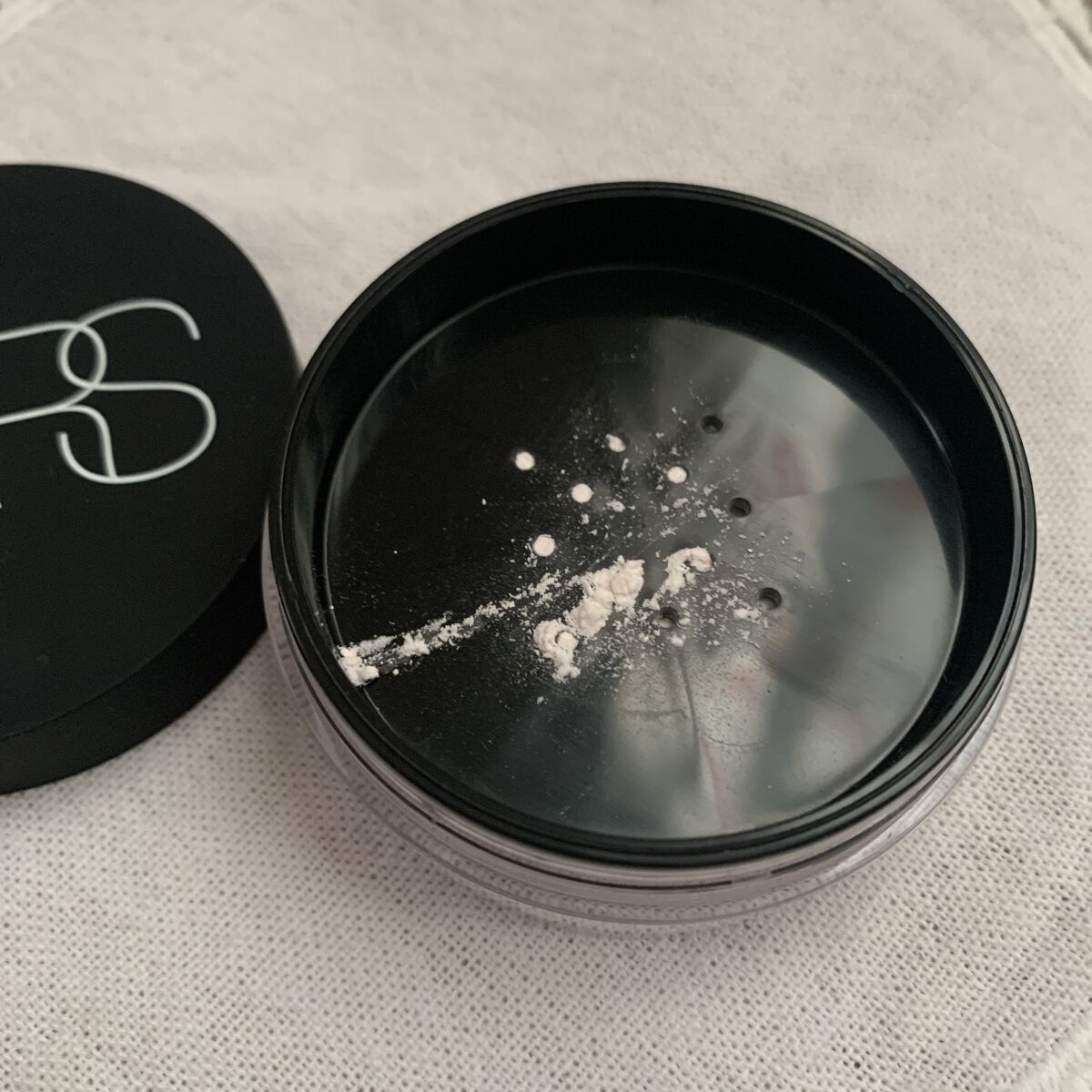 ライトリフレクティングセッティングパウダー ルース N 02383/NARS/ルースパウダーを使ったクチコミ(2枚目)