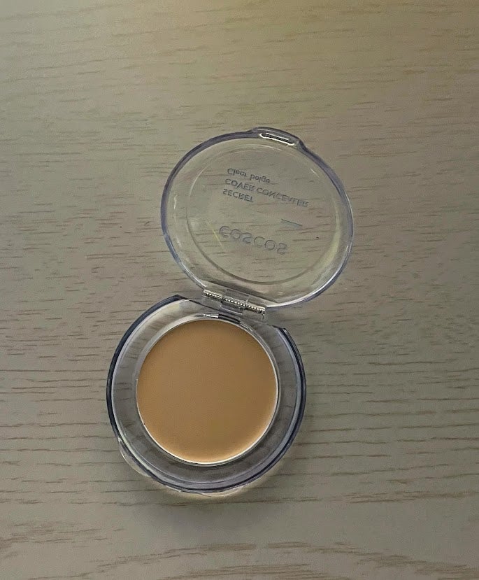 COSCOS COSCOS コンシーラーのクチコミ「ホクロ・シミ・そばかすなどの肌悩みを瞬時に隠してくれる
シークレットカバーコンシーラー
高密着.....」（2枚目）