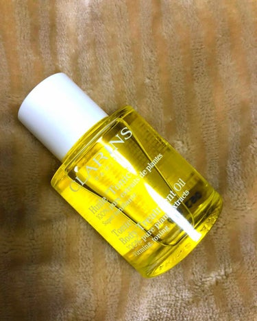 こないだ、CLARINSでクッションファンデを買った時に、サンプルをいただして、すごくよかったので、買ってみました。

デイクリーム、ナイトクリームともに、今の乾燥してる時期にはすごくいい。
夜塗って、