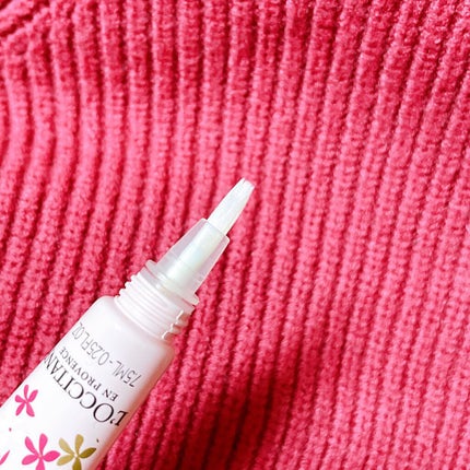 L'OCCITANE ジャスミンローズ ネイルオイルのクチコミ「ネイルベッドを育てたくて
爪と指の隙間までしっかり濡れるネイルオイルを探していました。
ポリ.....」(2枚目)
