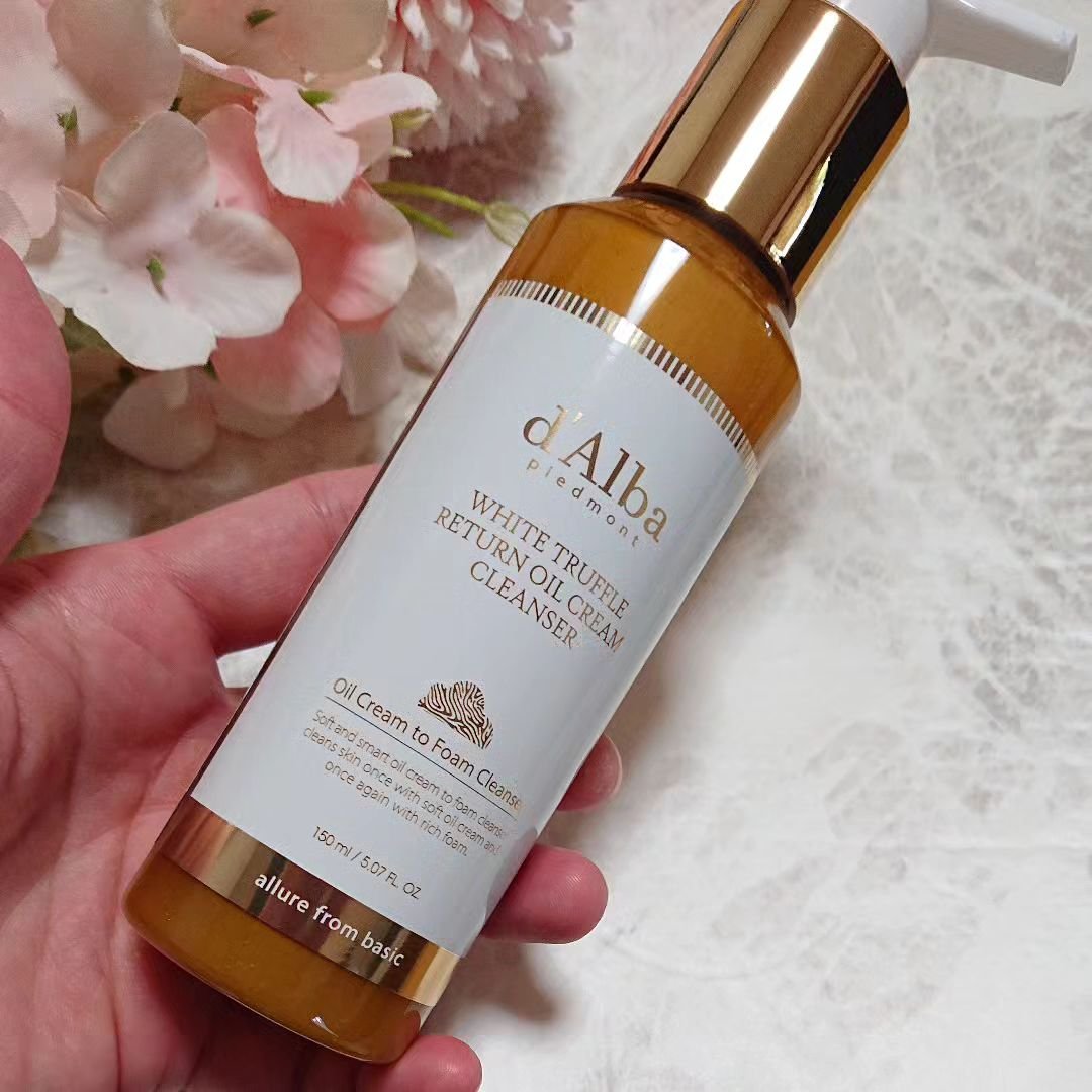 ダルバ ホワイトトリュフリターンオイルクリームクレンザーのクチコミ「豊富な栄養/保湿成分がメイクと老廃物をやさしく溶かし、透明感のあるなめらかな肌に仕上げるワンス.....」（2枚目）