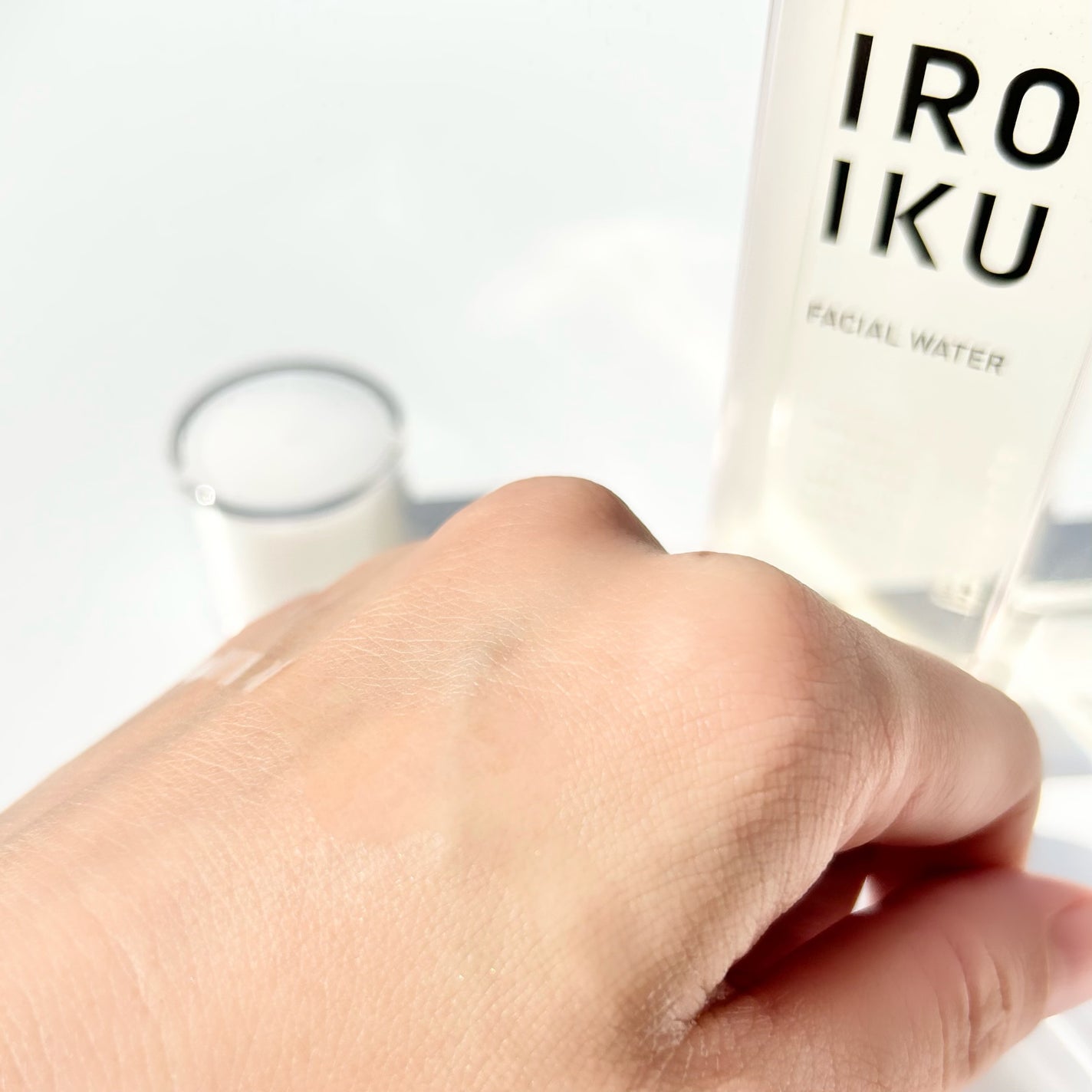 yuni♡ on LIPS 「2023年11月10日新発売/美容成分量96%以上*!水を一切..」(4枚目)