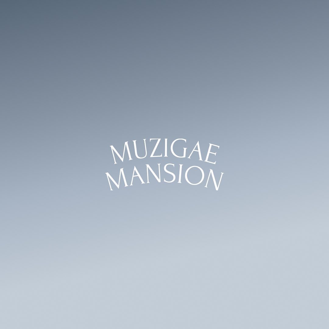 オブジェクトコスメチック
; だるさを掬い取ったネクストビューティー

MUZIGAE MANSIONは日常の素材からインスパイアされ、
新しい観点からデザインする
オブジェクトコスメチックブランドです。

私たちはすれ違いがちのなり触れた