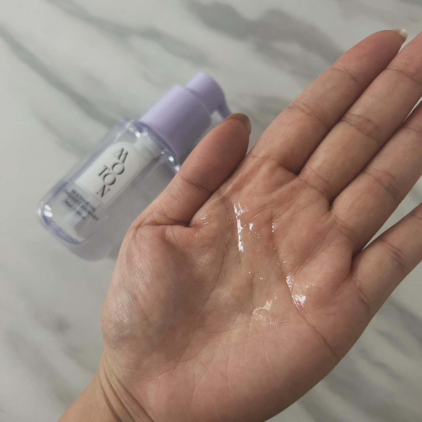 MOTON MOTON シルクヘアオイル トワイライトジャーニーのクチコミ「
MOTON　シルクヘアオイル
トワイライトジャーニー

香水のような贅沢な香りをふんわり纏う.....」（3枚目）