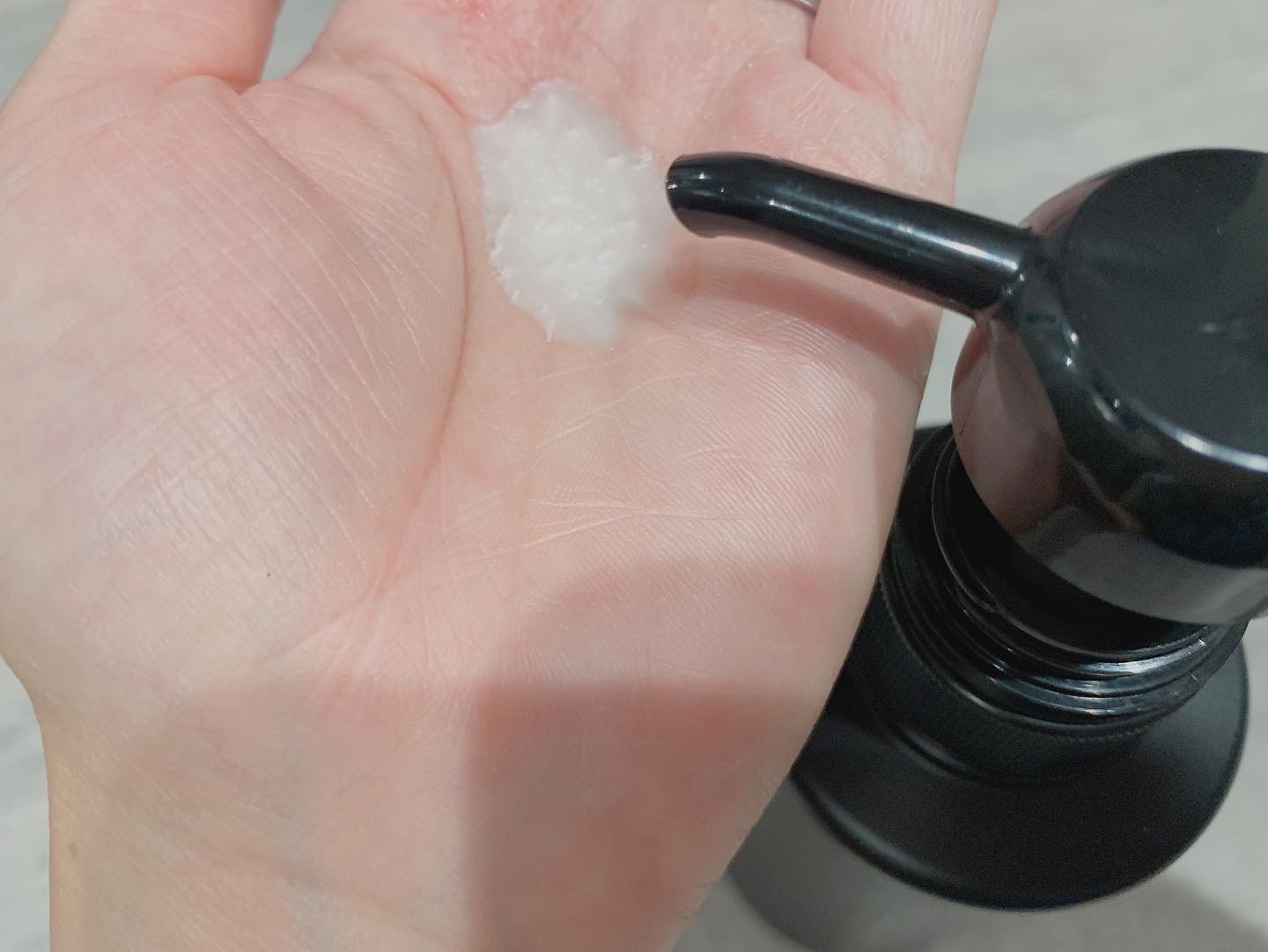 ブラック フレグランス スタイリング ヘアエッセンス/LEXILIS/アウトバストリートメントを使ったクチコミ（2枚目）