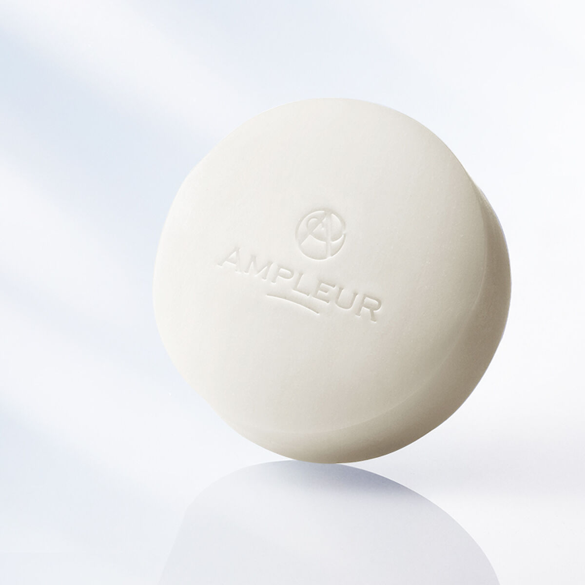 ラグジュアリーホワイト クレンジングミルクN/アンプルール/ミルククレンジングを使ったクチコミ（3枚目）