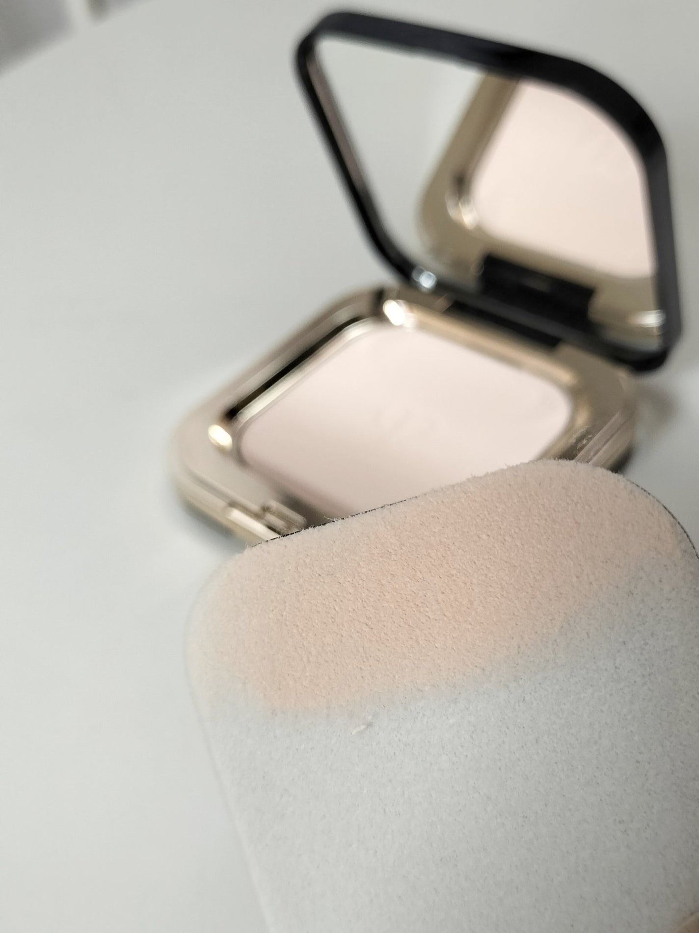 プードルコンパクトエサンシエルn/クレ・ド・ポー ボーテ/プレストパウダーを使ったクチコミ(4枚目)