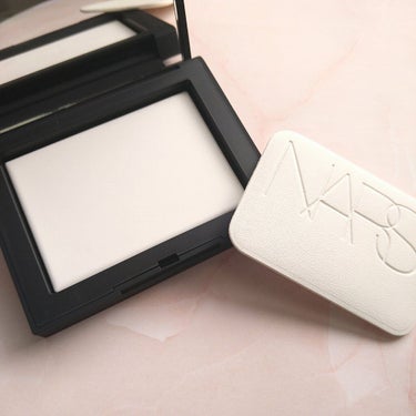 ライトリフレクティングセッティングパウダー　プレスト　N/NARS/プレストパウダーを使ったクチコミ（2枚目）