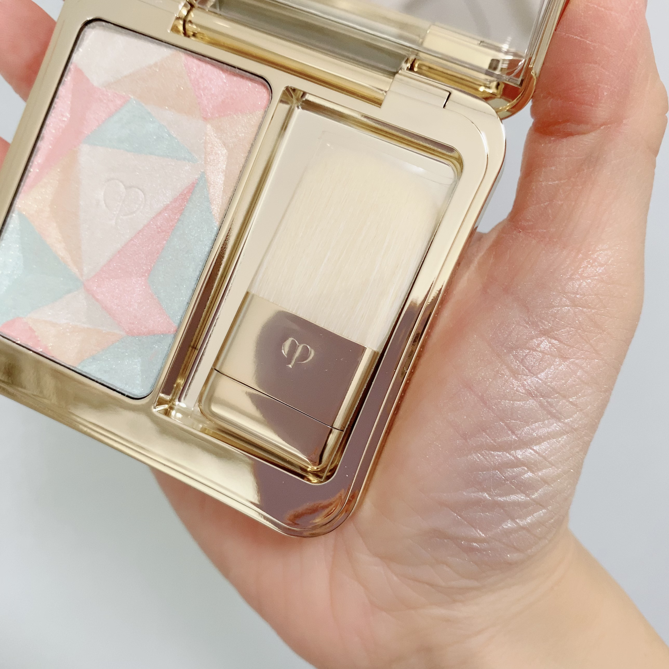 ル・レオスールデクラ  106（ホリデーコレクション2023）/クレ・ド・ポー ボーテ/パウダーハイライトを使ったクチコミ（3枚目）