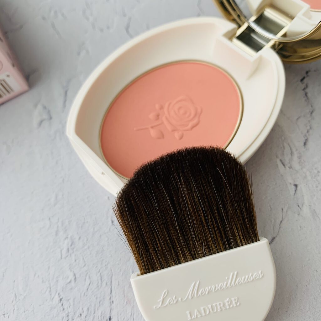 パウダーブラッシュ 02 Henriette（アンリエット）/レ・メルヴェイユーズ ラデュレ/パウダーチークを使ったクチコミ（3枚目）