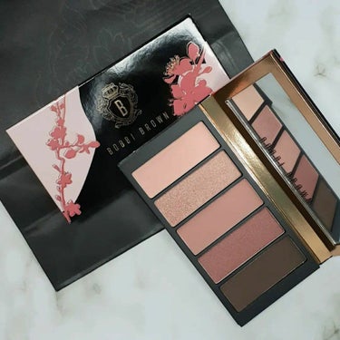 BOBBI BROWN ペタル ウォッシュ アイシャドウ パレット のクチコミ「BOBBI BROWNの春コスメ🌷
 
 
“ サクラのピンクの花びらと質感にインスパイアされ.....」（1枚目）