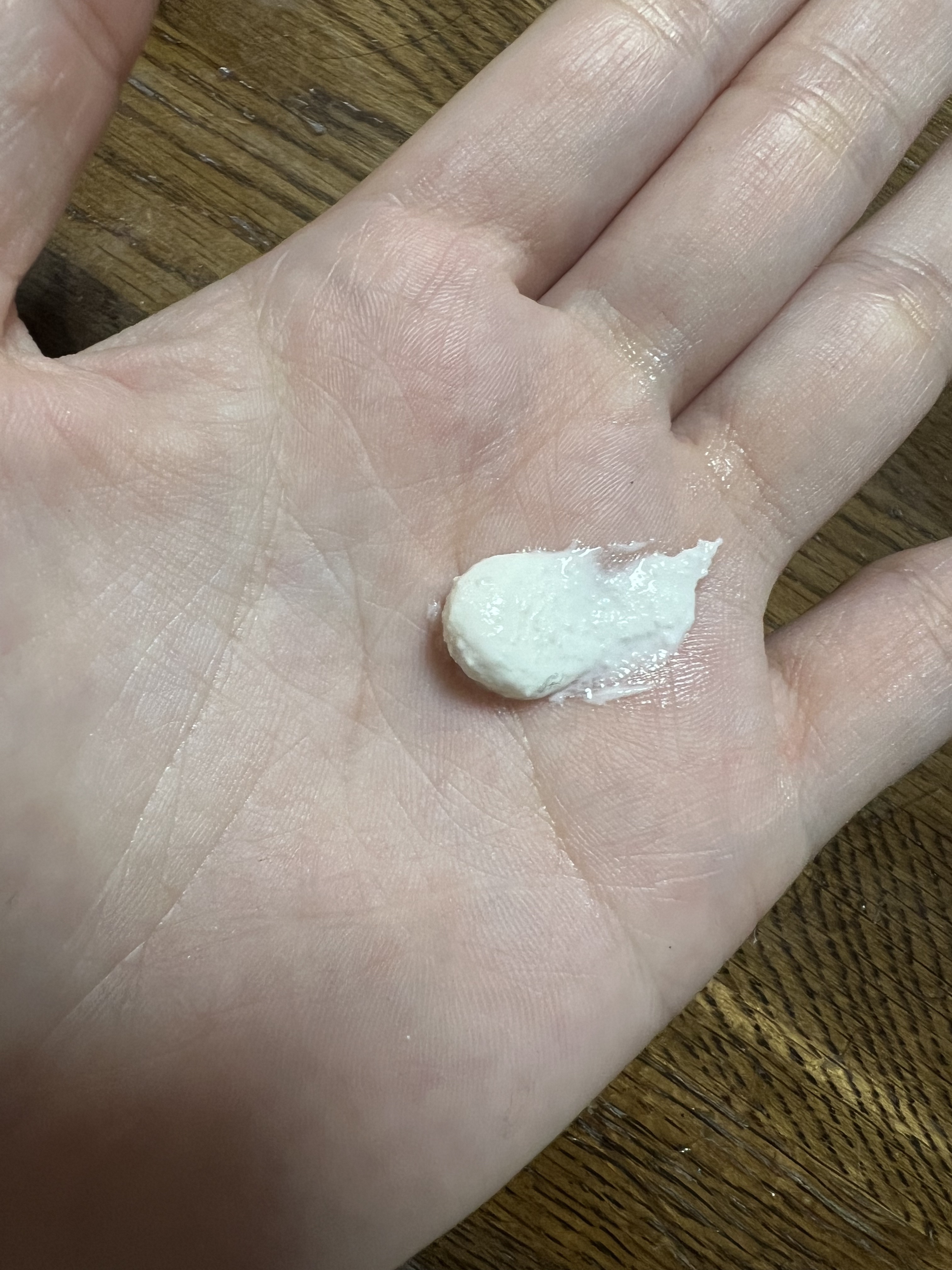 ドゥーブル・ポマード・コンクレット/オフィシーヌ・ユニヴェルセル・ビュリー/ハンドクリームを使ったクチコミ（3枚目）