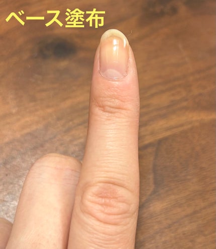 REVLON クイック ドライ ベース コート Nのクチコミ「愛用しているベースコートのご紹介です🐻
一度塗りでしっかり仕事してくれる優れもの👍🏻
ほんのり.....」(3枚目)