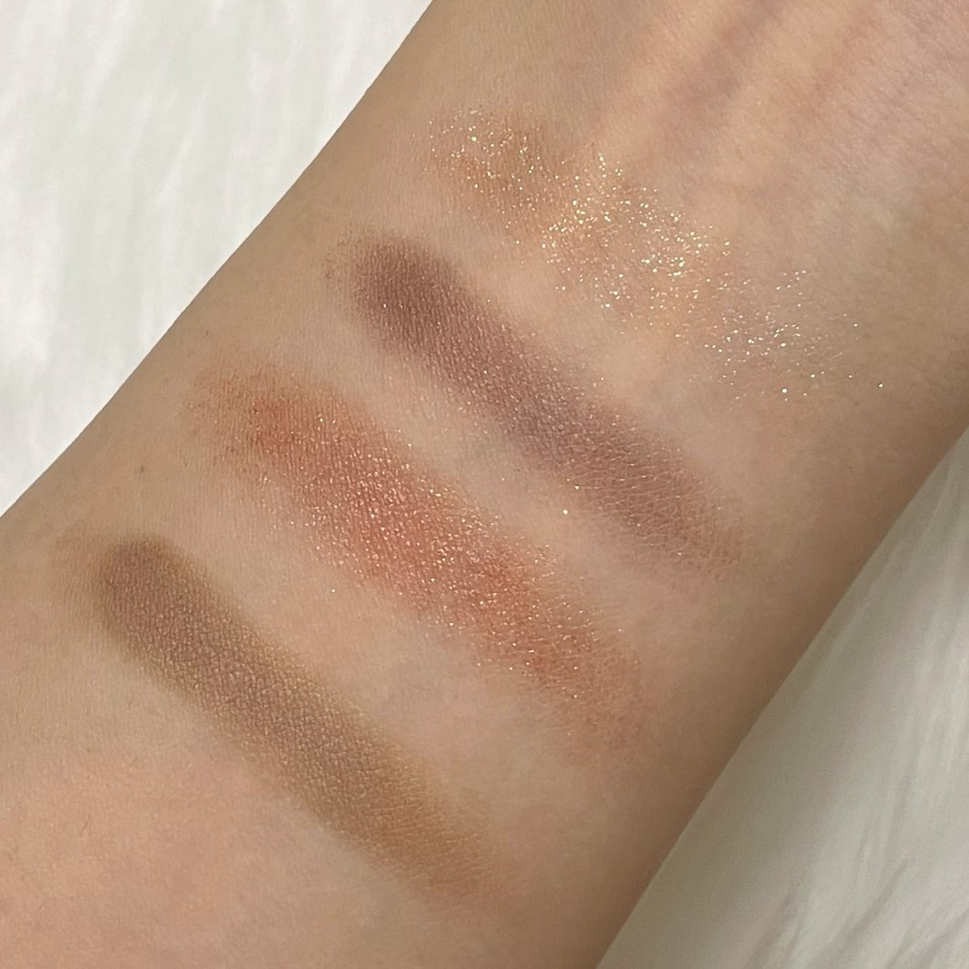 レブロン ダズル アイシャドウ クアッド/REVLON/アイシャドウパレットを使ったクチコミ（3枚目）